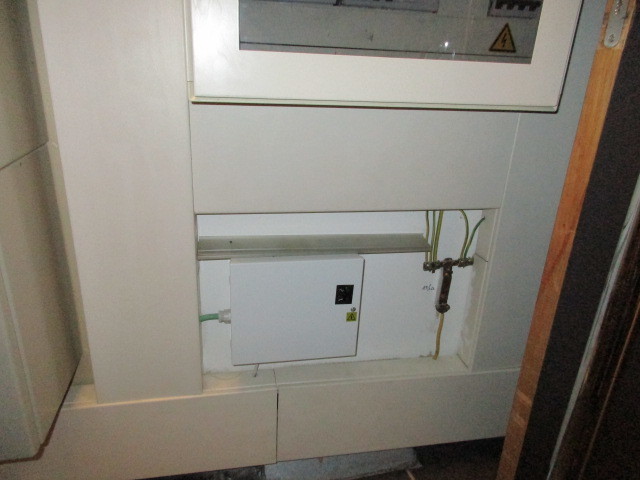 Can I touch an exposed main ground terminal?