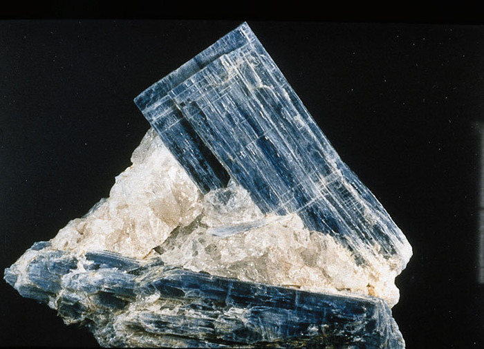 Is kyanite an igneous rock or a sedimentary rock or a metamorphic rock?
